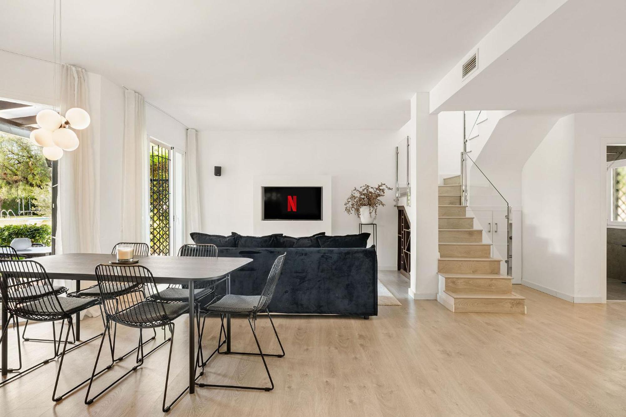 Cozy Townhouse With Rooftop Terrace And Pool Сasa de vacaciones *