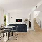 Cozy Townhouse With Rooftop Terrace And Pool