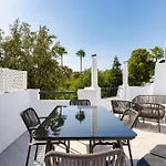 Cozy Townhouse With Rooftop Terrace And Pool