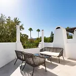 Cozy Townhouse With Rooftop Terrace And Pool